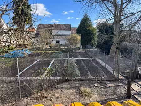 ennery corps de ferme comprenant 4 batiments d'environ 600 m² sur 1878 m² de terrain .