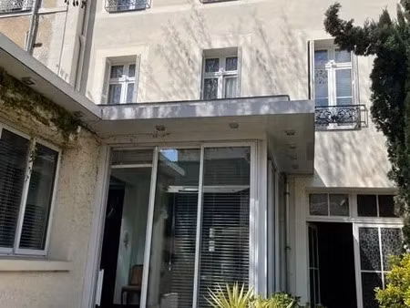 hotel particulier quartier jean jaures hyper centre tours appartement t2 & cour pavée