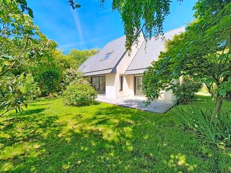 larmor-plage : maison familiale non mitoyenne avec un beau jardin