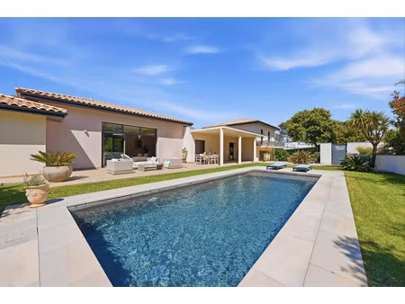 maison contemporaine de 210 m² dans un domaine sécurisé à saint-clément-de-rivière