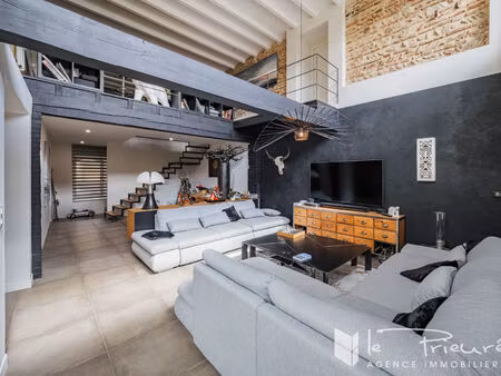 superbe réhabilitation contemporaine dans un esprit loft aux portes d'albi avec piscine et