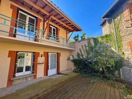 maison de bourg avec terrasse et dépendance – fort potentiel à luriecq (42380)