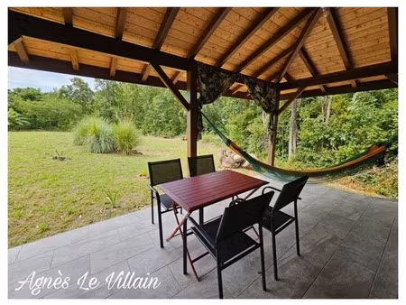 terrain plat avec maisonnette proche plage de grande anse