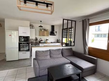 location appartement 3 pièces meublé à saint-jacques-de-la-lande (35136) : à louer 3 pièce