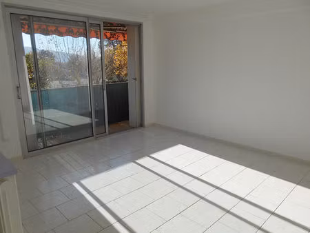 marseille 12ème. beaumont plateau. appartement t3 dans résidence fermée.