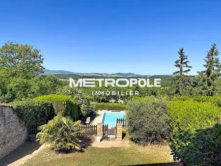 authenticité & charme : maison en pierre avec piscine & vue
