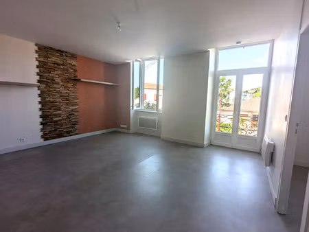 location appartement 2 pièces 48 m² à saint-palais (64120)