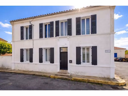 a bourcefranc le chapus  maison de ville proche du centre vi