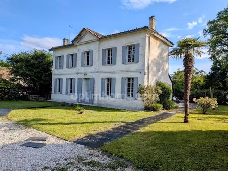 maison 7 pièces 167m2 sur terrain de 1500 m2 en partie constructible + 2 hectares de prair