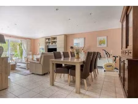 appartement (rez) avec 2 chambres  terrasse et 2 garages