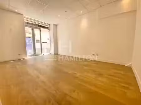 vente locaux professionnels 3 pièces 124 m² à ollioules (83190)  132 000 €