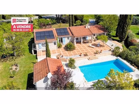 elegante villa de plain-pied et de 4 chambres. 150 m² .calme et résidentiel !