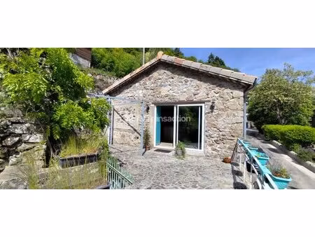 habitation  poss. 2 logements plus 150m2 atelier/garage  source