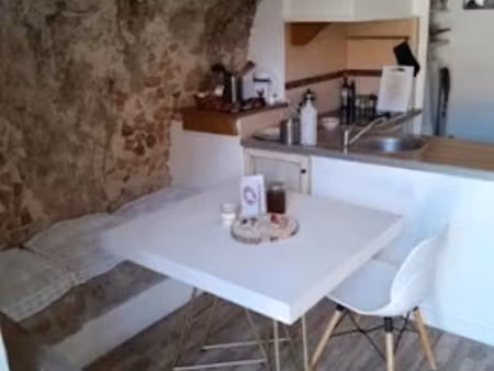 location appartement 2 pièces 40 m² à coursegoules (06140)  600 €