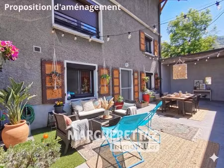 t4 « esprit maison » de 74 m² avec grande cour privative fermée et grand garage
