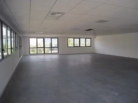 location bureaux 48 m² à 61 m²