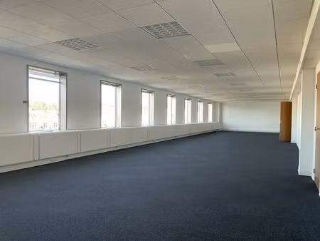 location bureaux 151 m²