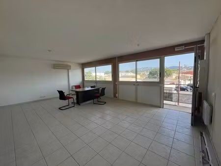 location bureaux 68 m²