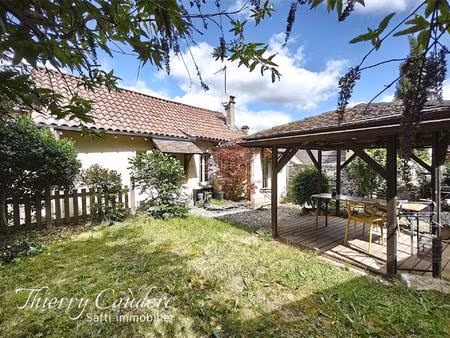 charmante maison de bourg avec jardin.