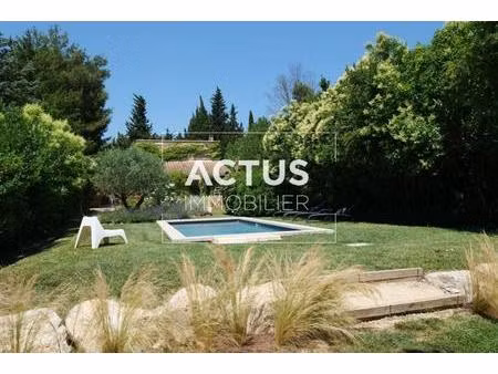 charmante villa avec piscine à paradou