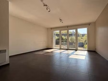 magnifique appartement récent dans un petit immeuble