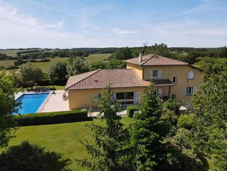 a vendre  secteur bassoues  gers: superbe propriété avec chauffage géothermique  gîte  pis