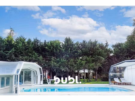 corps de ferme rénové avec piscine et dépendances aménageabl