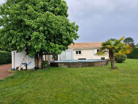 maison 7 pièces de 128 m² dans le bourg du barp