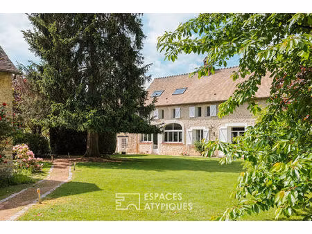 propriété de caractère avec dépendances en coeur de village