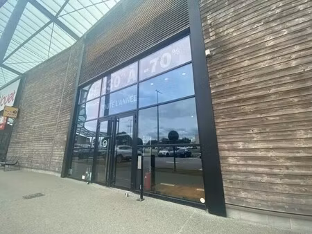 location commerce gonfreville l orcher 76700 427m²