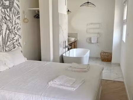 location meublée appartement 1 pièce 25 m² à beausoleil (06240)  1 300 €