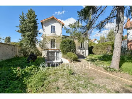 location meublée maison 5 pièces 106 m² à chatou (78400)  2 550 €