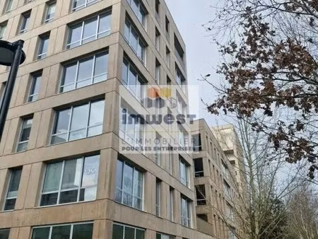 location bureaux 275 m² à 922 m²