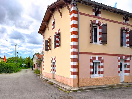 charmante maison de ville avec jardinet  terrasse plein sud en plein c?ur du vernet