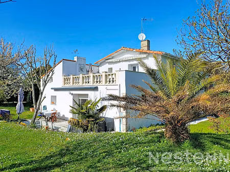 charmante longère à vendre à chaillevette - 7 pièces  237 m²  calme et potentiel