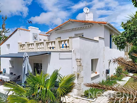 charmante longère à vendre à chaillevette - 7 pièces  237 m²  terrain piscinable   et une 