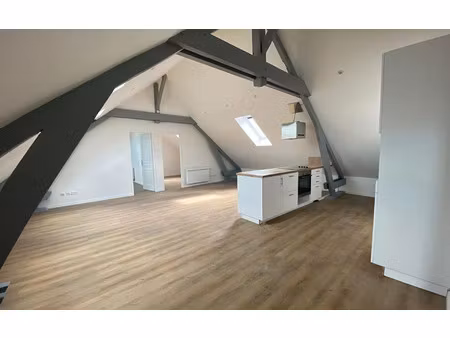 location appartement  m² t-2 à compiègne  915 €