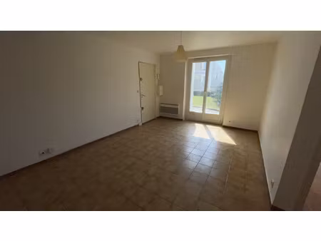 à louer à santeny : grand appartement