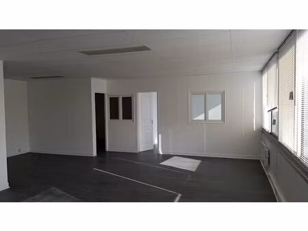 location local d’activités lisses 91090 310m²