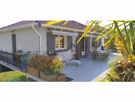 maison entièrement rénovée à châlus !