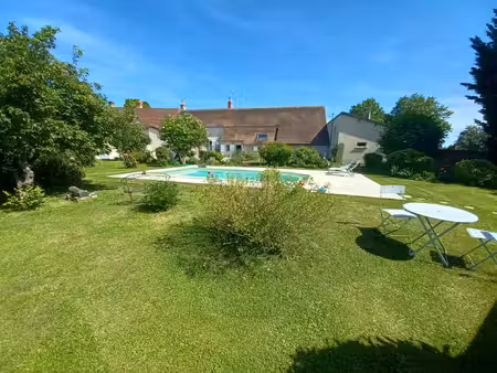 maison de caractère rénovée . idéalement située. sortie poug