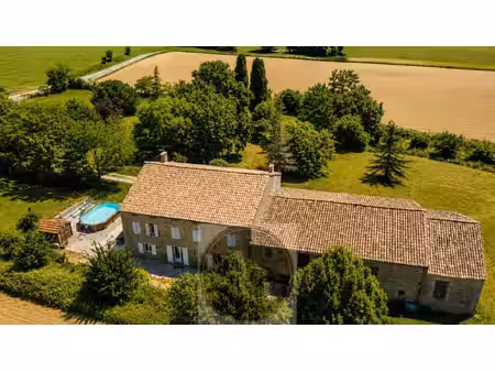 propriété t7 de 273m² sur 1 2 ha proche toulouse