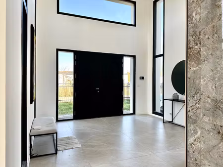 maison contemporaine saint cyr sur loire garage double piscine jacuzzi terrain 1.150m²