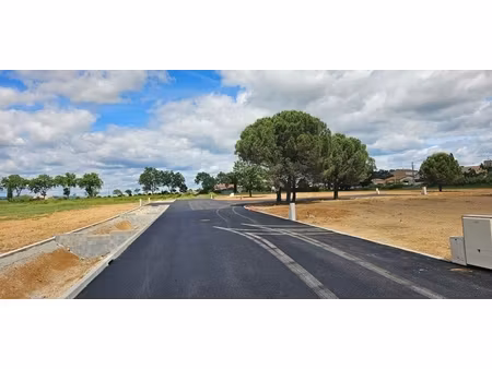 terrain à vendre de 799 m2 proche de roujan (34)