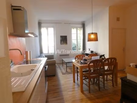 callas : a louer grand studio 43m2 vide ou meuble