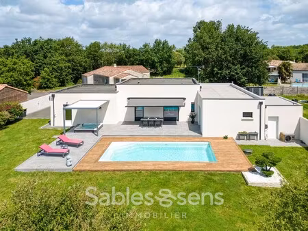 maison de luxe à vendre au girouard : 565 000 €