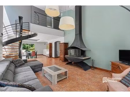 maison t5 de 181m2  200 m2 de dépendance sur 2000 m2 de parcelle