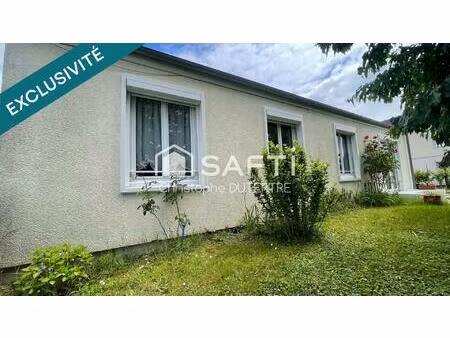 maison à rénover  avec jardin  proche commerces.
