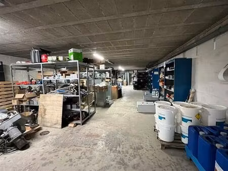 location local d'activités saran 690 m²