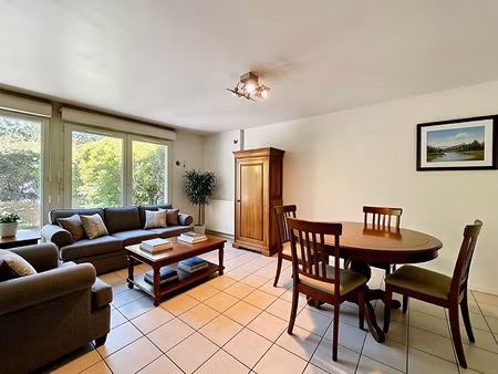 appartement guyancourt 2 pièces 49 m² - box - terrasse privative